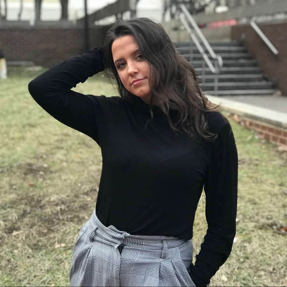 Meet your Posher, Gina - Picture 1 of 3